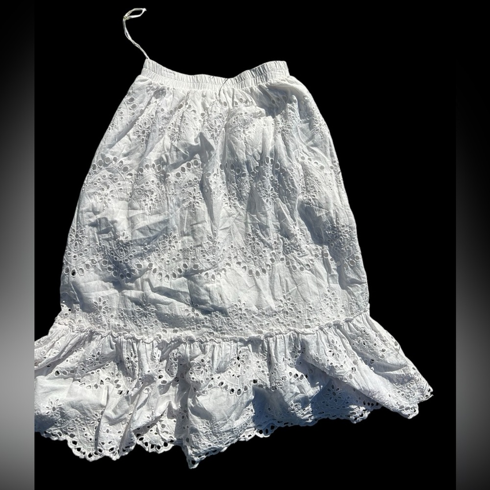 ✨ Adiva white skirt✨